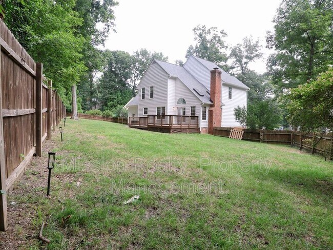 Building Photo - 4600 Cedar Cliff Rd