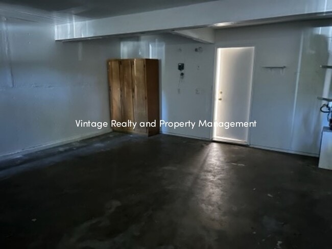 Building Photo - Available Now! Recently Updated 3 Bedroom ...