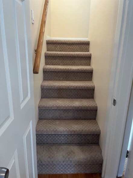 Building Photo - 8 Bayview Ave