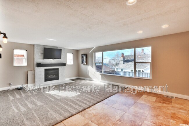Building Photo - 2266 Brentwood Cir