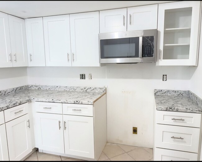 Building Photo - 2BR 2BA DUPLEX IN PELICAN COVE WEST