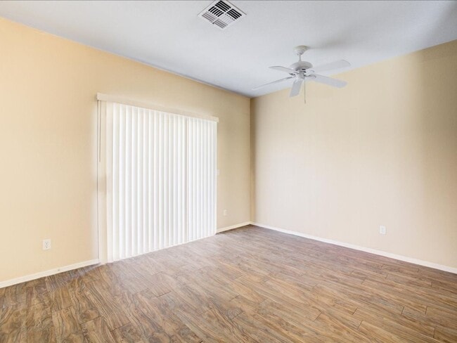 Building Photo - 3 Bedroom 2 Bathroom