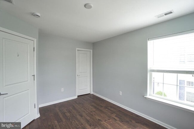 Building Photo - 1003 Chapman Cir
