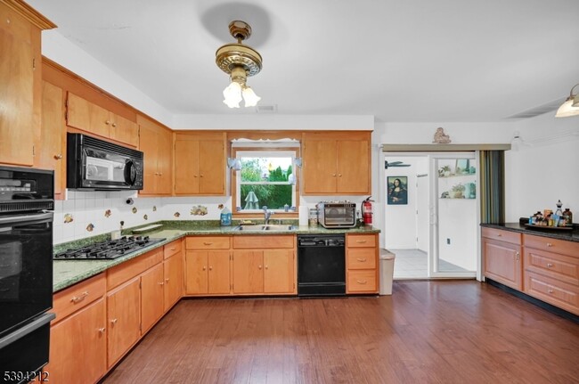 Building Photo - 328 Minute Arms Rd