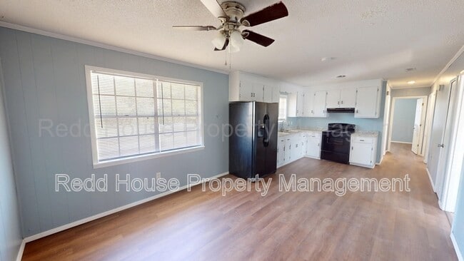 Building Photo - 103 Sherwin St