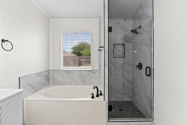 Building Photo - 2356 Vernell Way