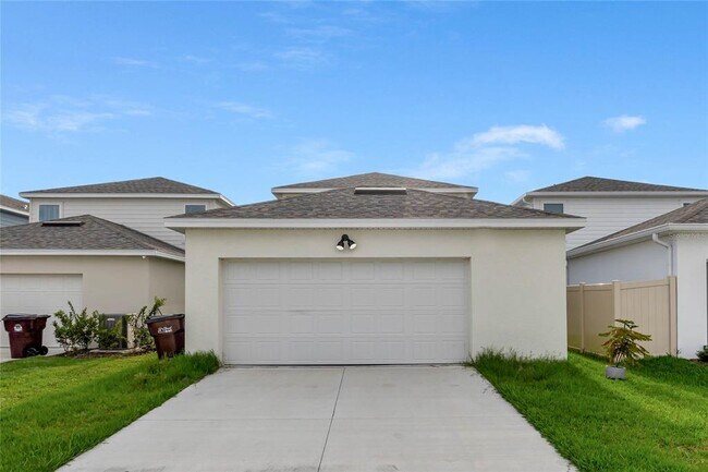 Building Photo - 1917 Summer Serenity Dr
