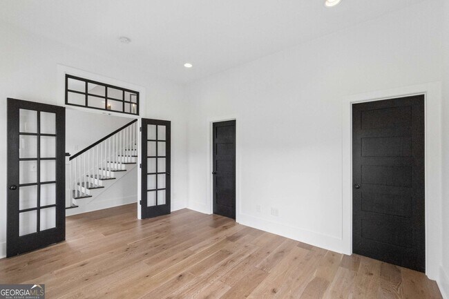 Building Photo - 98 Middle St