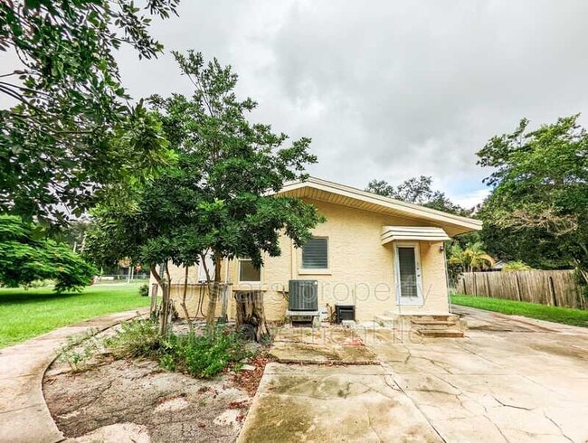 Building Photo - 1013 23rd St W