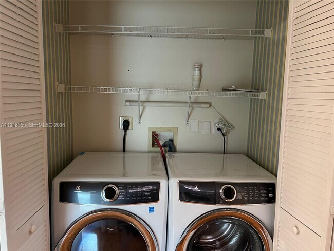 Building Photo - 252 City View Dr