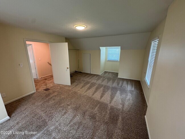 Building Photo - 3912 Massie Ave