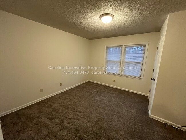 Building Photo - 4535 Dawnwood Dr