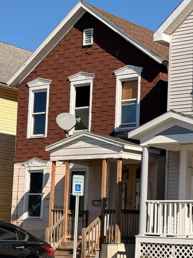 Building Photo - 352 4th Ave