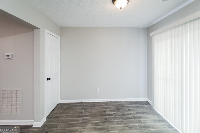 Building Photo - 6793 Creeks Edge Ct