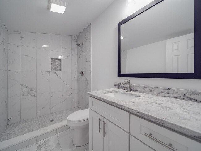 Building Photo - Beautifully Remodeled 3-bedroom, 2 bath house