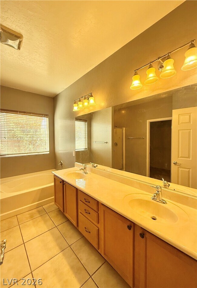 Building Photo - 3989 Spanish Barb St