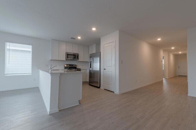 Building Photo - 216 Little Sparklers Lp