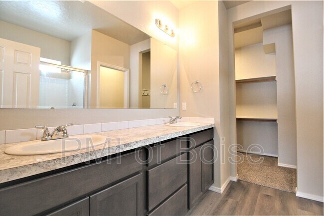 Building Photo - 973 S Rangipo Ave