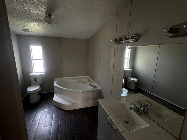 Building Photo - 144 Fox Meadow Dr