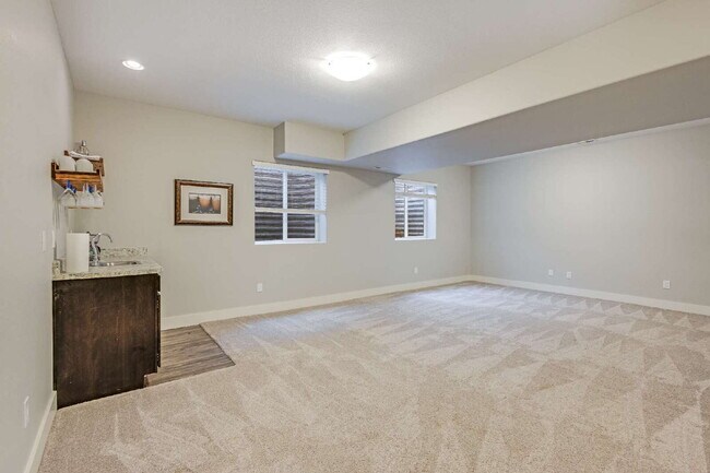 Building Photo - Beautiful mountain views from a Gold Hill Mesa corner lot with a hot tub!
