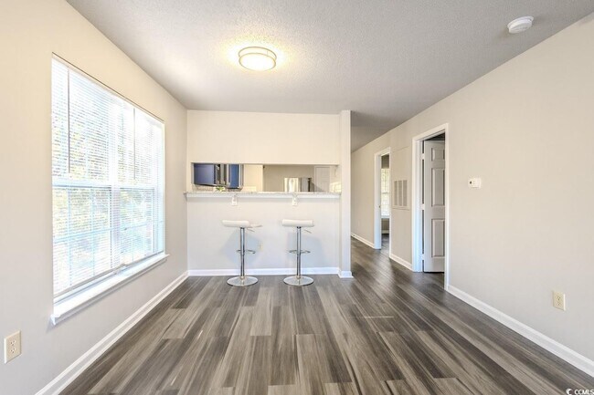 Building Photo - 4246 Villas Dr