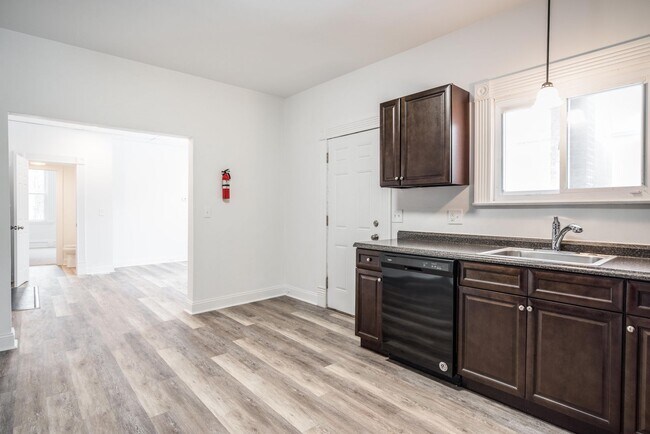 Building Photo - 120 N Mathilda St