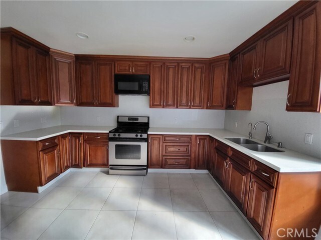 Building Photo - 13132 Hartland St