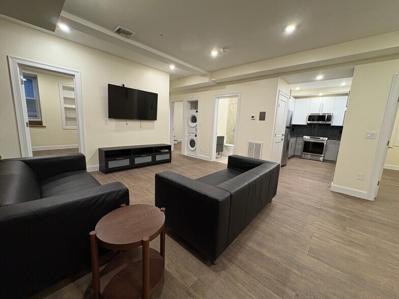 Building Photo - 1614 Beacon St