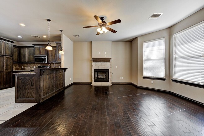 Building Photo - Spacious 3-Bedroom Home in Yukon – Modern ...
