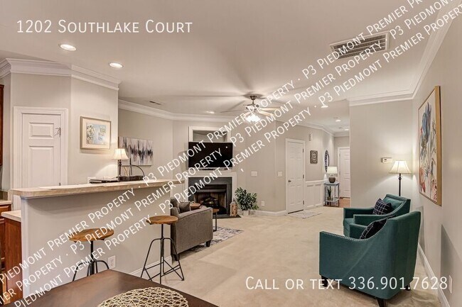 Building Photo - 1202 Southlake Ct