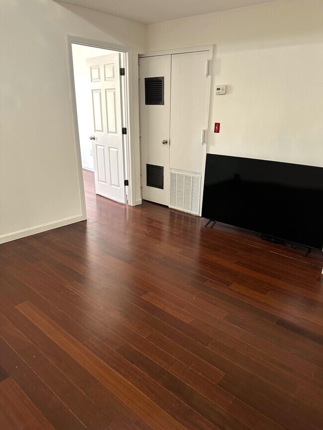 Building Photo - 395 2nd St