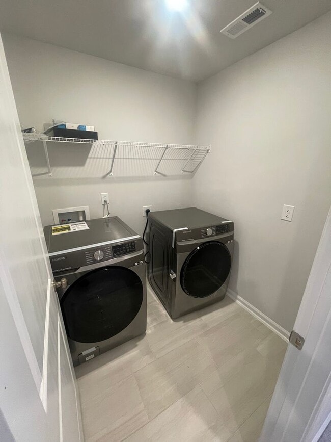 Building Photo - Charming 3 Bedroom Home located in Wake Forest