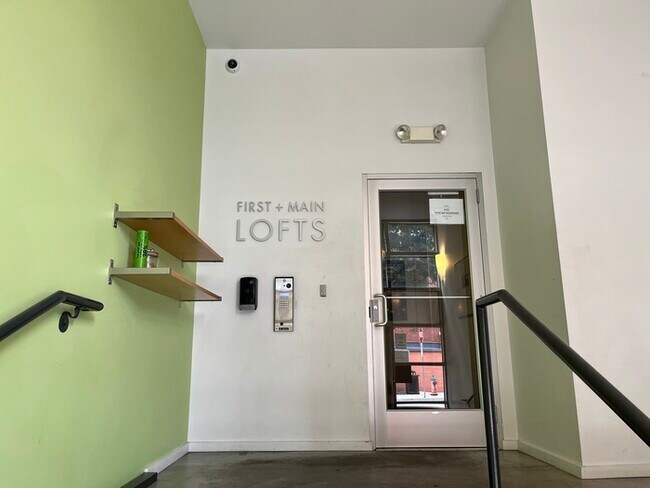 Building Photo - River Market Loft, Secured Parking