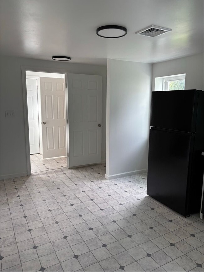 Building Photo - Newly Remodeled house - Available now