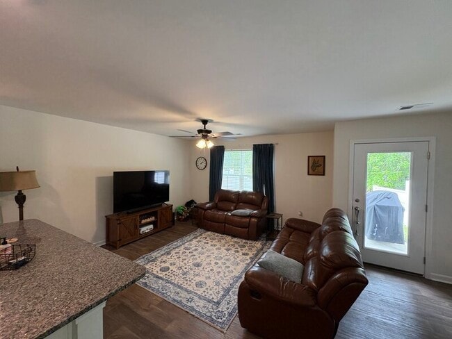 Building Photo - 44 Briar Forest Dr