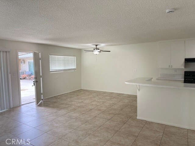 Building Photo - 685 E Vista Chino