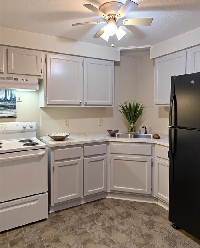 Building Photo - 214 W Marion St