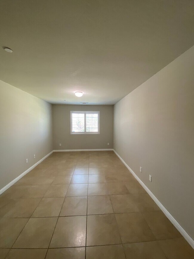 Building Photo - Gorgeous 5 BD 3 BA home available for rent...