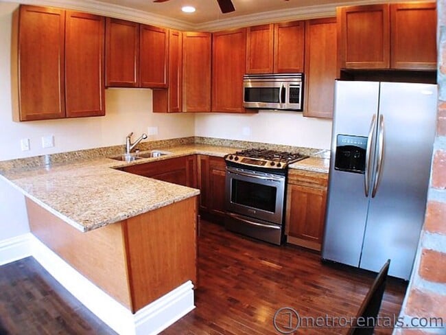 Building Photo - 264 E Kossuth St