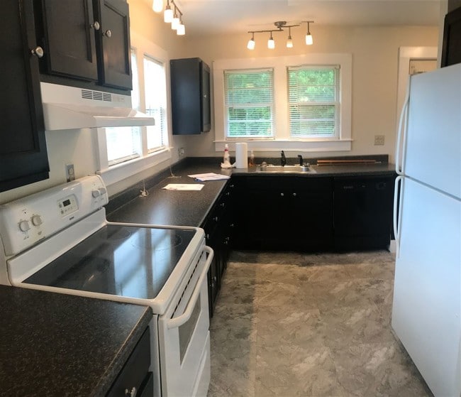 Building Photo - 6 Winsor Ave