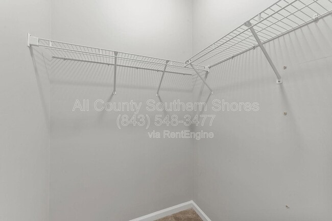 Building Photo - 264 Viareggio Road