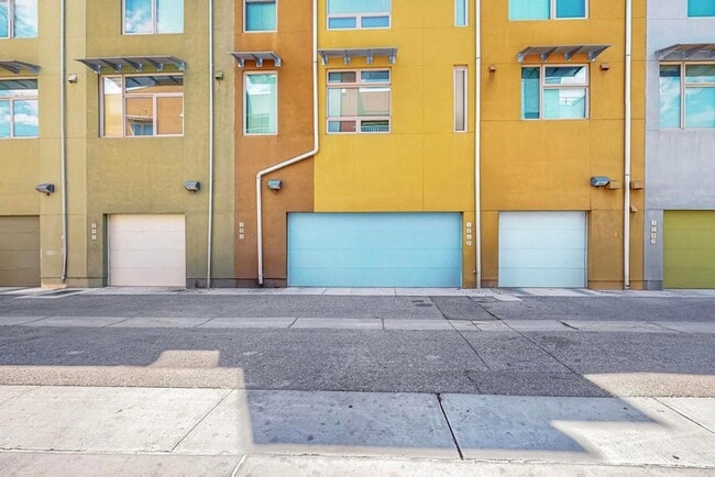 Building Photo - 343 Platinum St SW
