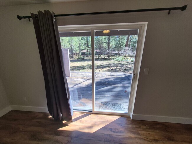 Building Photo - 3BR/2BA Retreat in Tollgate development - Sisters