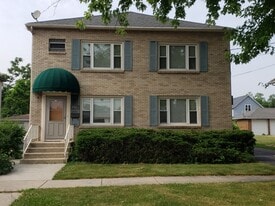 Building Photo - 713 John St