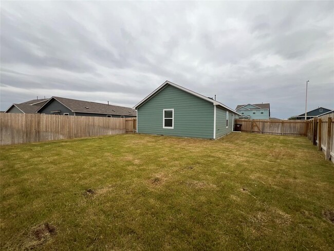 Building Photo - 420 Halfmoon Dr