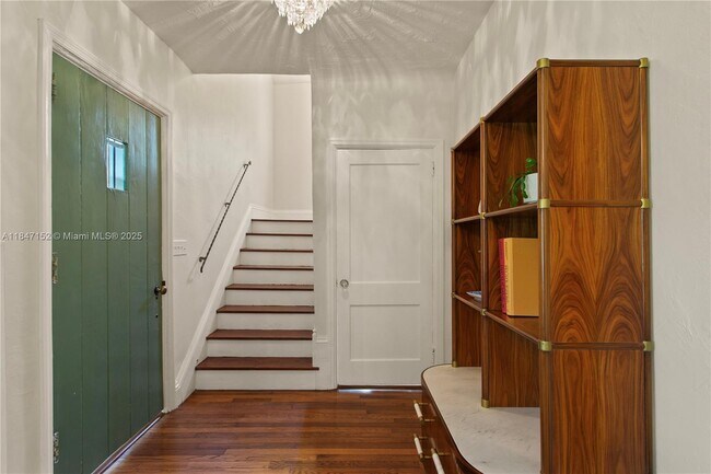 Building Photo - 604 Alcazar Ave