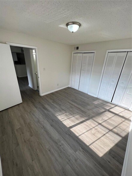 Building Photo - 4200 Thornbriar Ln