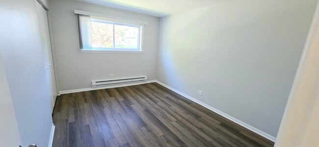 Building Photo - 10 Oak Ave