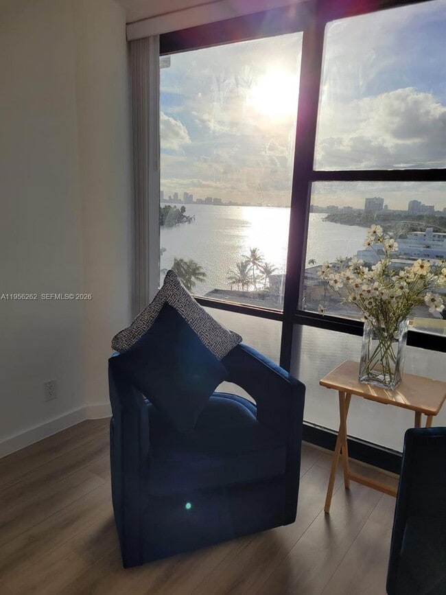 Building Photo - 900 Bay Dr