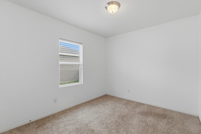 Building Photo - 211 Shiro Dr